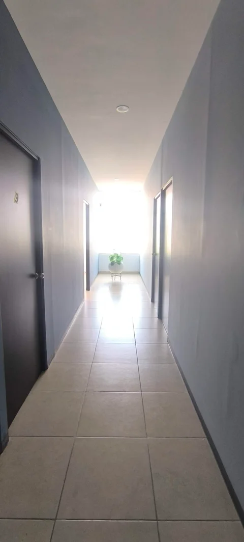 Pasillo del piso de oficinas